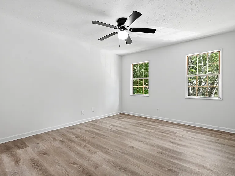 106 Sterling Ct — Photo 17