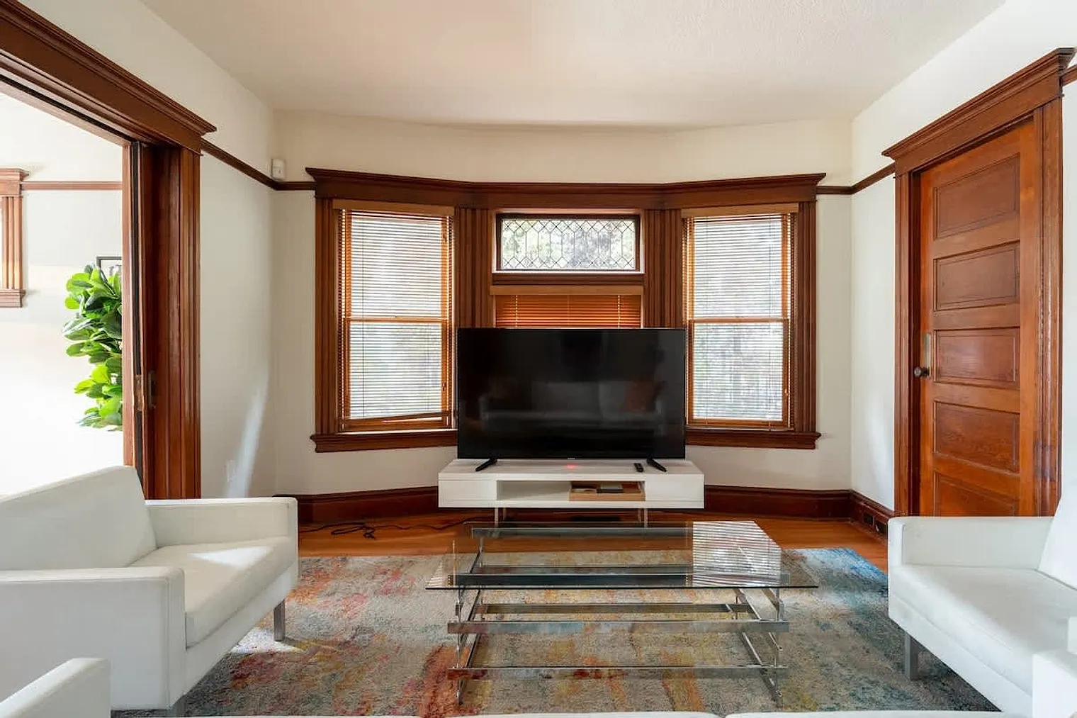 3 bed, 2.0 bath, 2411 sqft, $6,903 — Photo 4