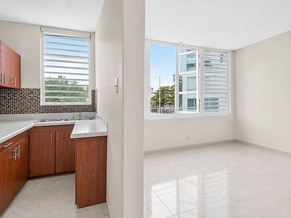 3rd image of Cond Gallardo Gardens Edif #C-2a
