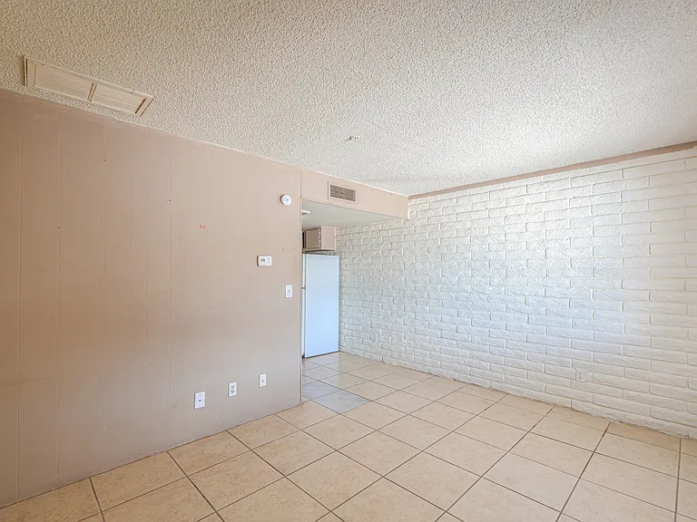 4215 N Granada Dr #3 — Photo 7