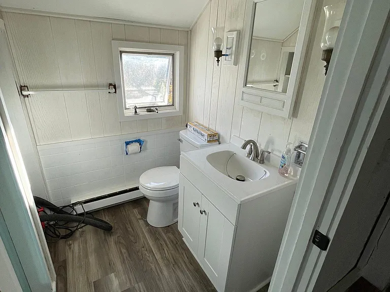 Bathroom off the master bedroom