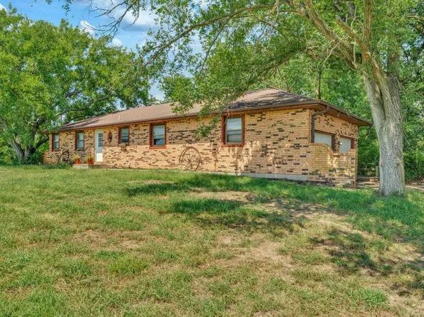 238 NE 82nd St, Topeka, KS 66617