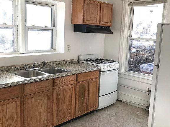5th image of 61 Courtney Ave #2