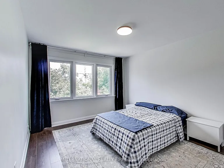 1097 Glengrove Ave — Photo 14