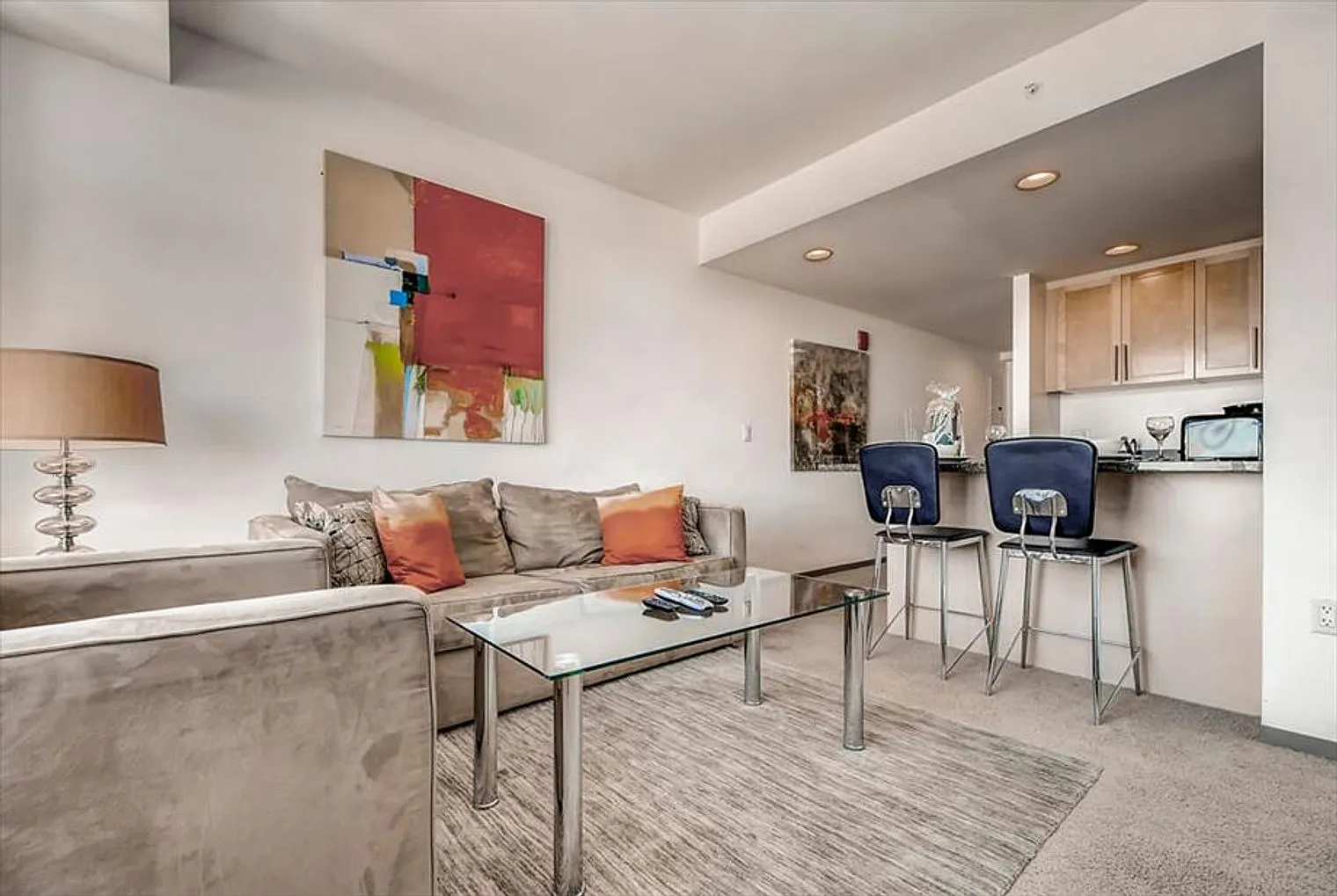 1 bed, 1.0 bath, 667 sqft, $7,953 — Photo 2