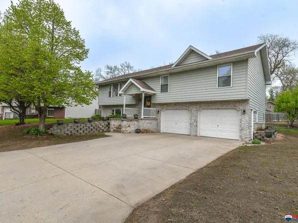 810 Goldenrod Ct, Crete, NE 68333