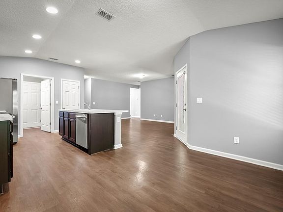 4th image of 613 Washington Ln #2