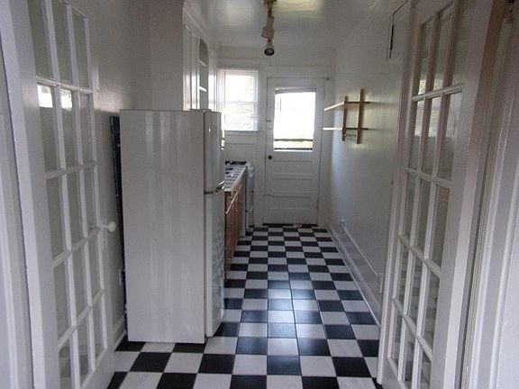 4th image of 1206 Oak St NE APT 2