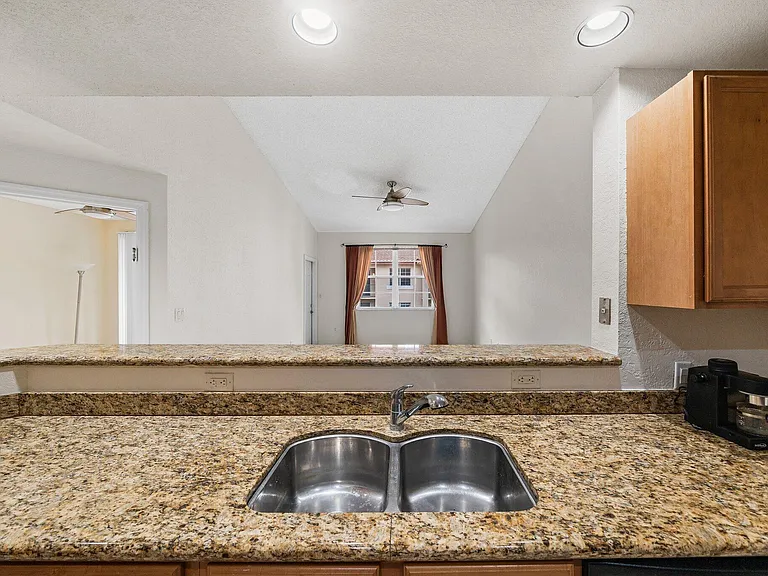 1803 N Flagler Dr #303 — Photo 6