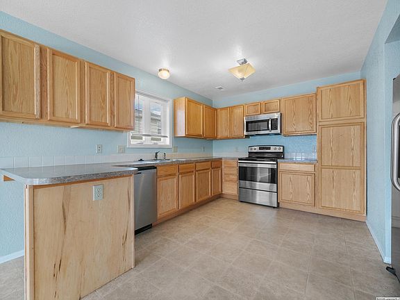 2nd image of 1025 Person St