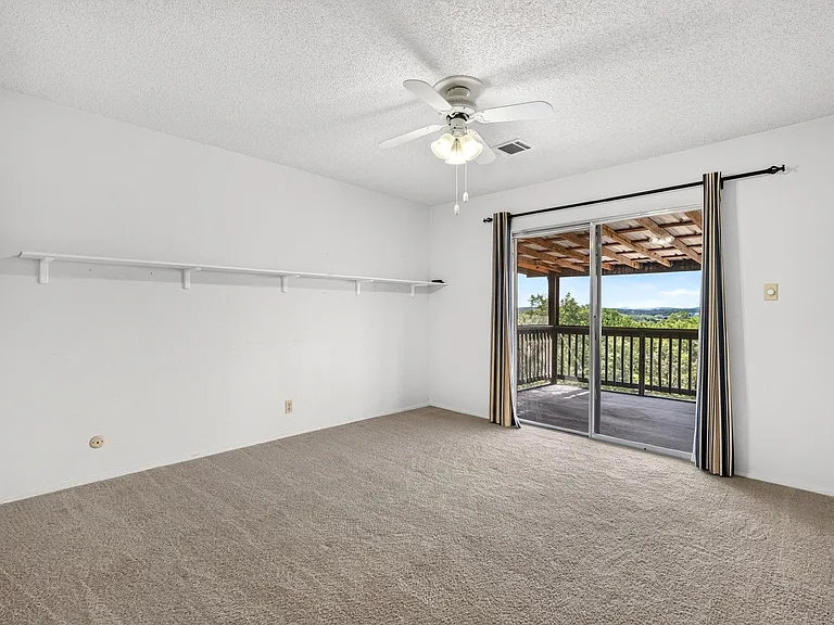 700 Rogart Dr — Photo 18