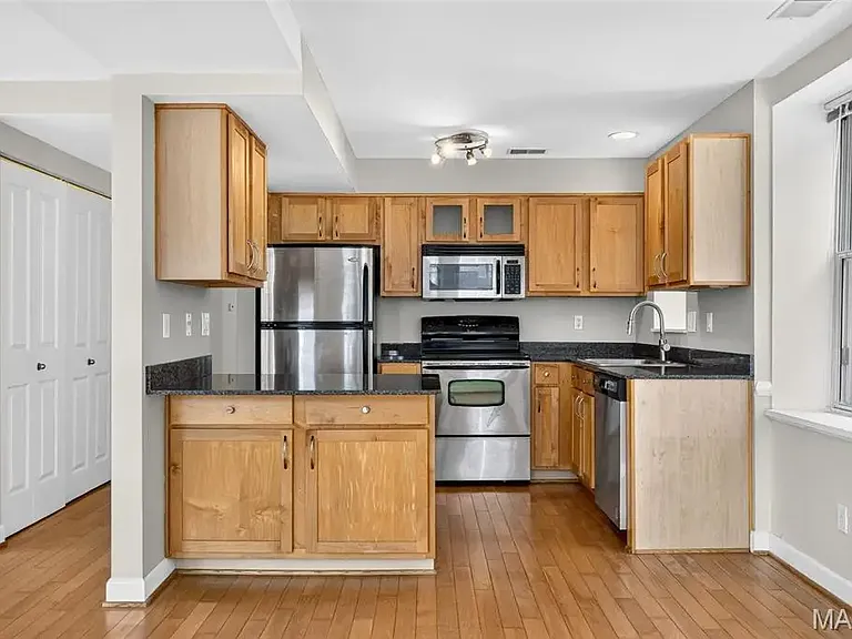 5360 Pershing Ave #6C — Photo 6