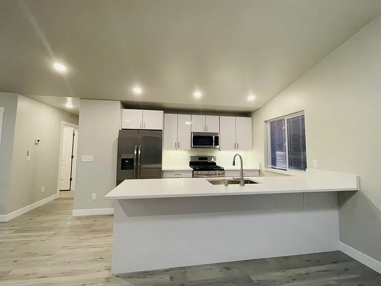 6150 W Karen St #2-4 — Photo 4