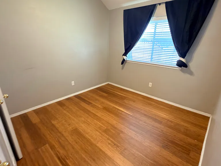 2301 Stratford Dr — Photo 6
