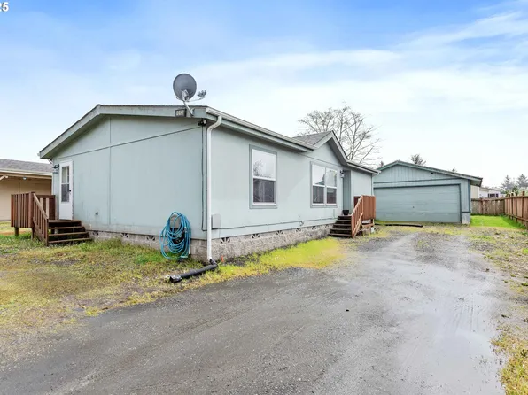 90928 Windy Ln, Coos Bay, OR 97420