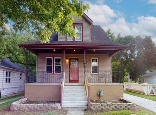 2002 Ridgemont Rd, Grosse Pointe Woods, MI 48236