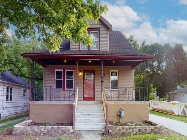 2002 Ridgemont Rd, Grosse Pointe Woods, MI 48236