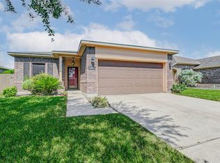 814 Mills Creek Ln, La Marque, TX 77568