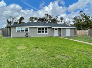 1116 Lake St, Clute, TX 77531