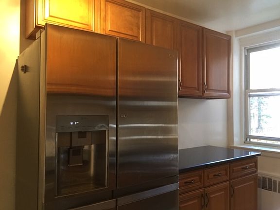 4th image of 80 Knolls Cres APT 2J
