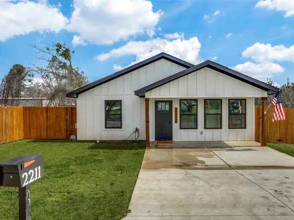 2211 Comet Trl, Granbury, TX 76048