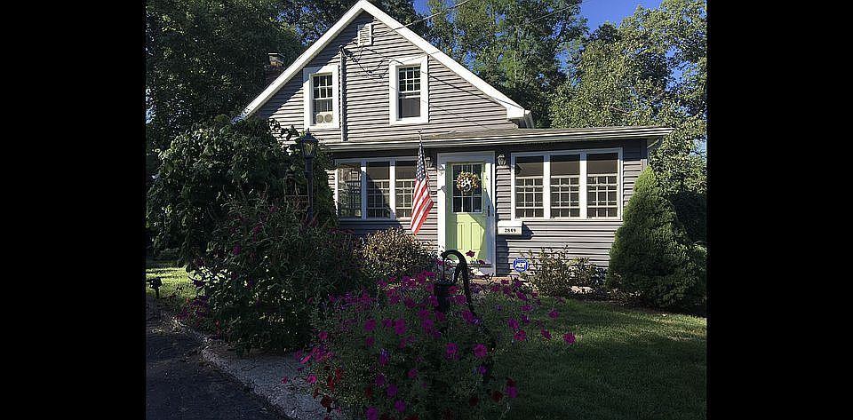 1st image of 2849 Main St