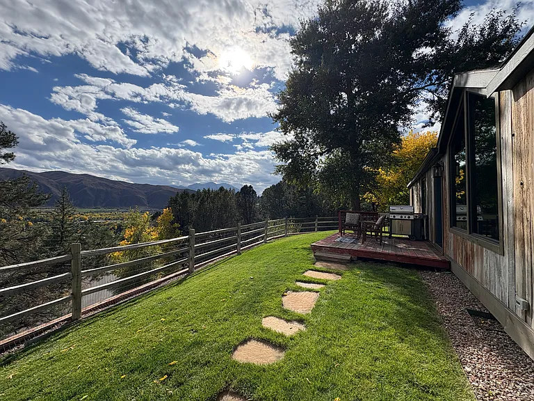 641 Pinon Dr — Photo 17
