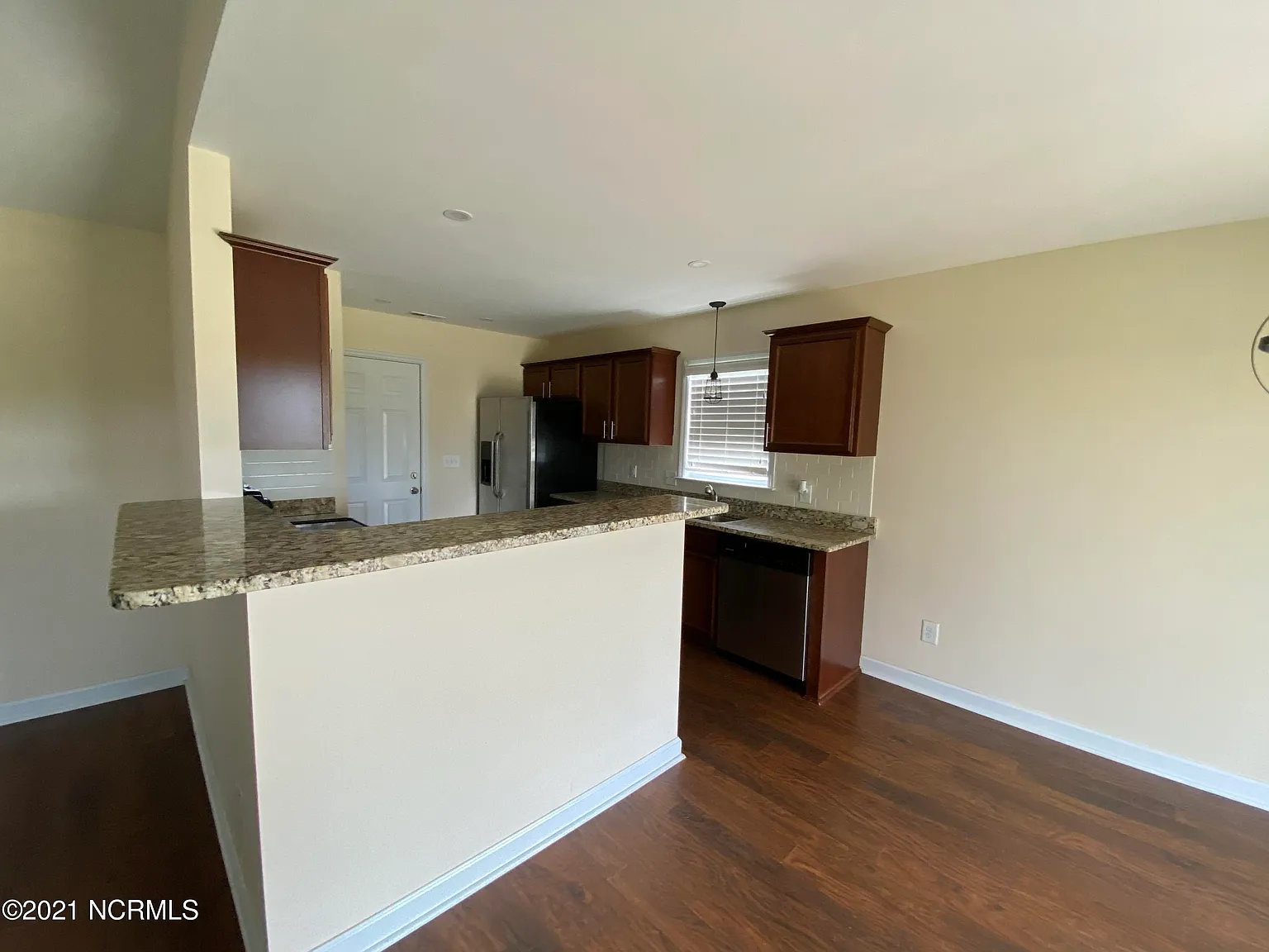 4 bed, 3.0 bath, $2,000 — Photo 4