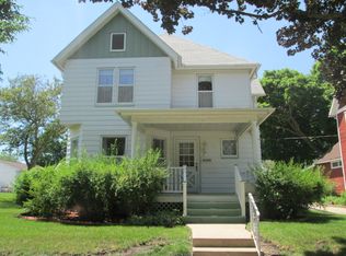 332 S 8th St, Monmouth, IL 61462