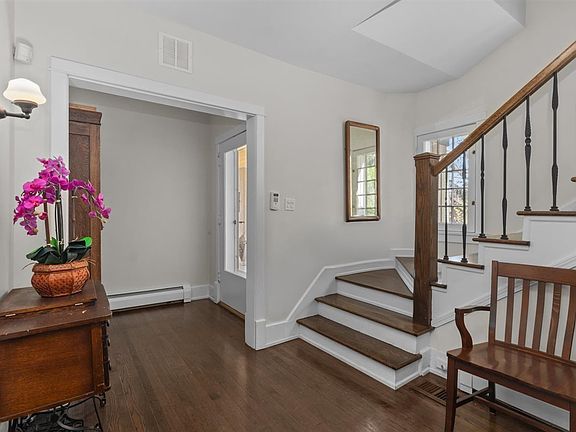 4th image of 794 Dean Ave