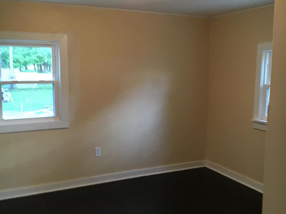 915 N Maple St, Saint Elmo, IL 62458 Zillow