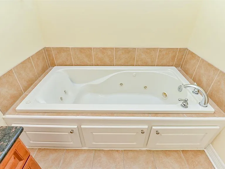 802 Garden Trace Ln — Photo 13