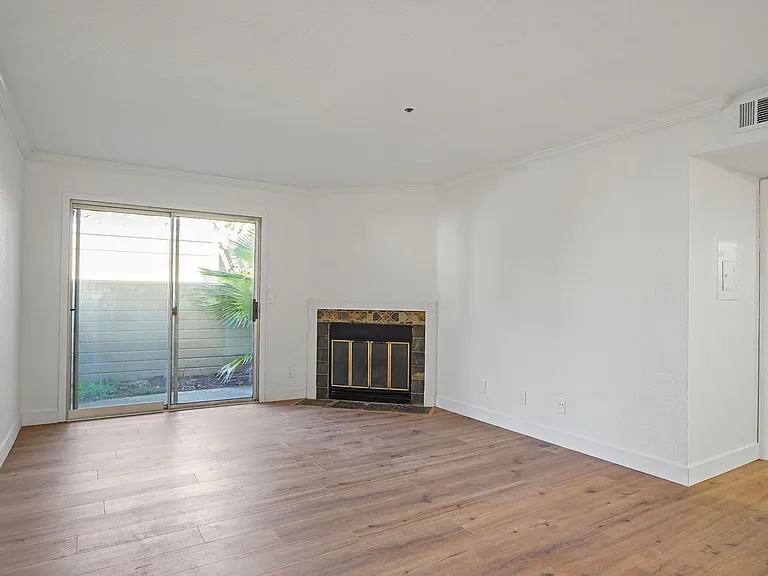 1019 Dornajo Way #114 — Photo 5