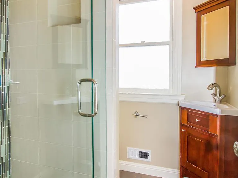2335 Francisco St — Photo 19