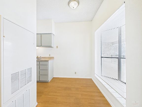 2nd image of 2604 Salado St APT 304