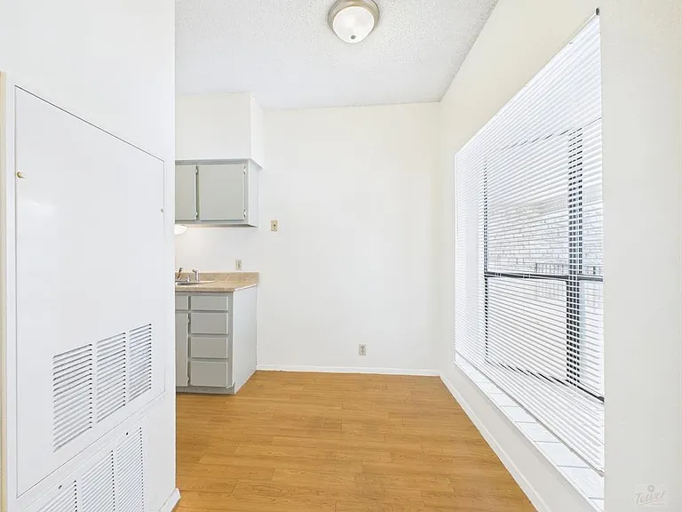 2604 Salado St #304 — Photo 2