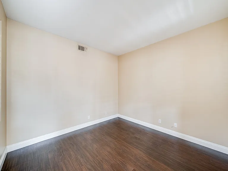 11761 Fricker Ave — Photo 13