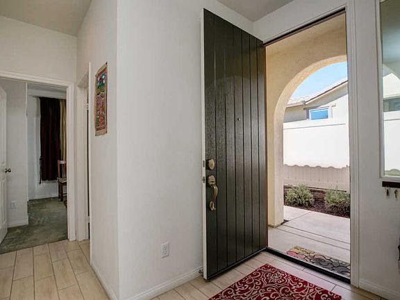 5th image of 945 Coronado Cir