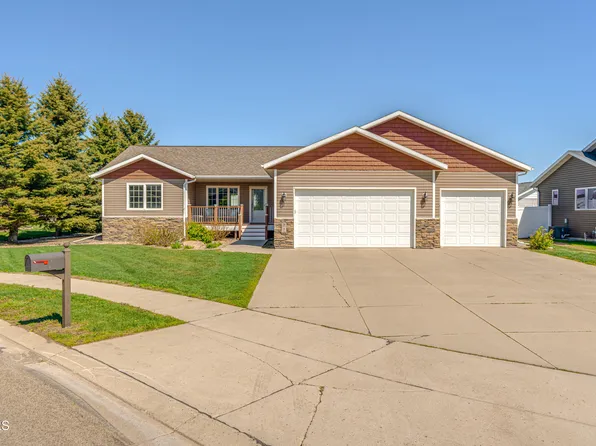 3741 High Meadows Cir, Bismarck, ND 58503