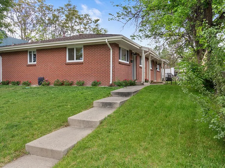 3246 N Columbine St — Photo 2