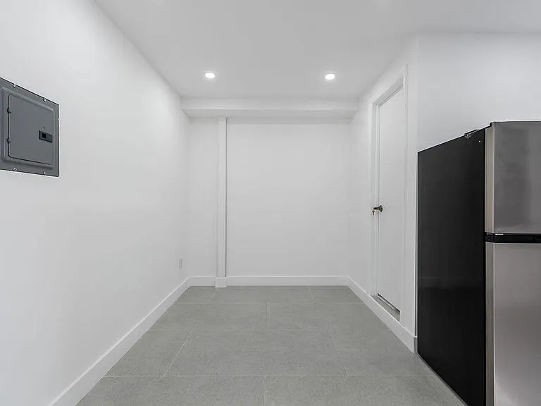 321 NW 21st Ave #H — Photo 5