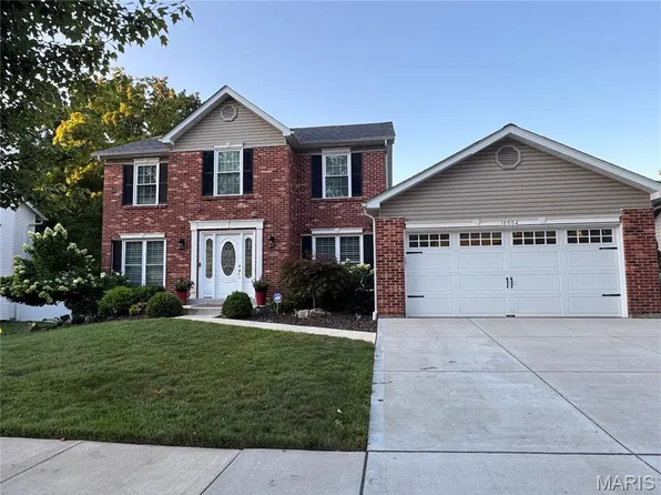 16554 Green Pines Dr, Ballwin, MO 63011