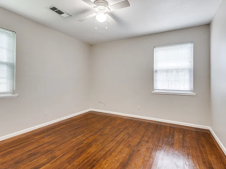 118 Nichols St — Photo 8