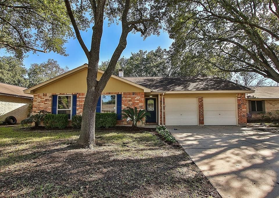 Welcome home to 9411 Dornoch Drive!