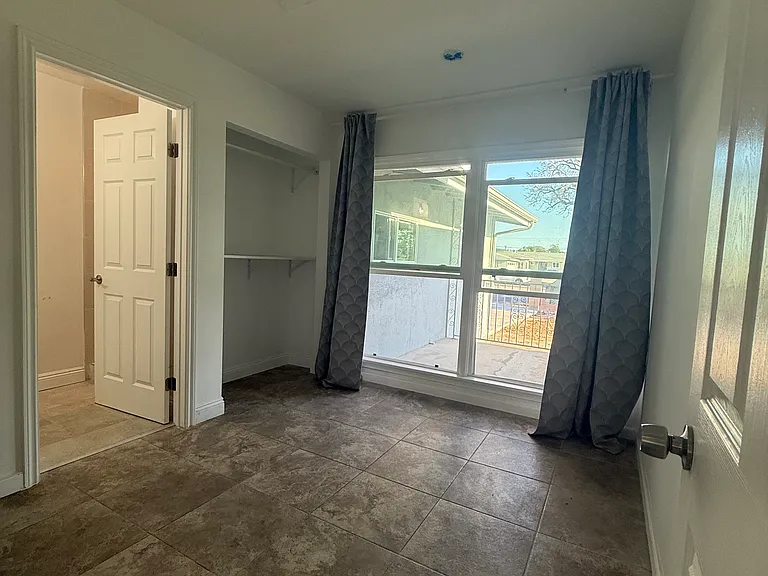 1515 E Rowland Ave — Photo 17