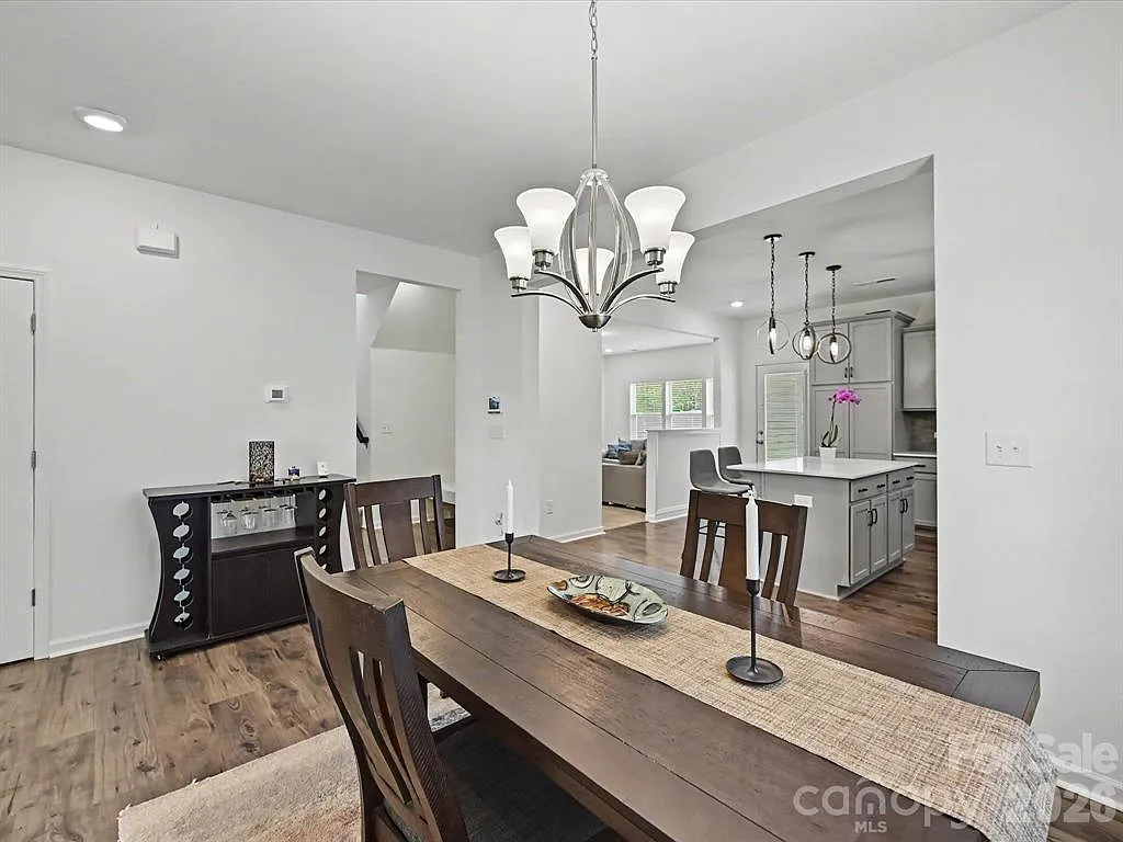 3 bed, 2.5 bath, 2210 sqft, $2,850 — Photo 4