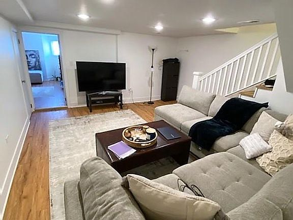 4th image of 6526 N Ashland Ave #B