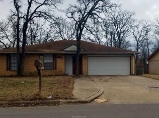 2816 Forestwood Dr, Bryan, TX 77801