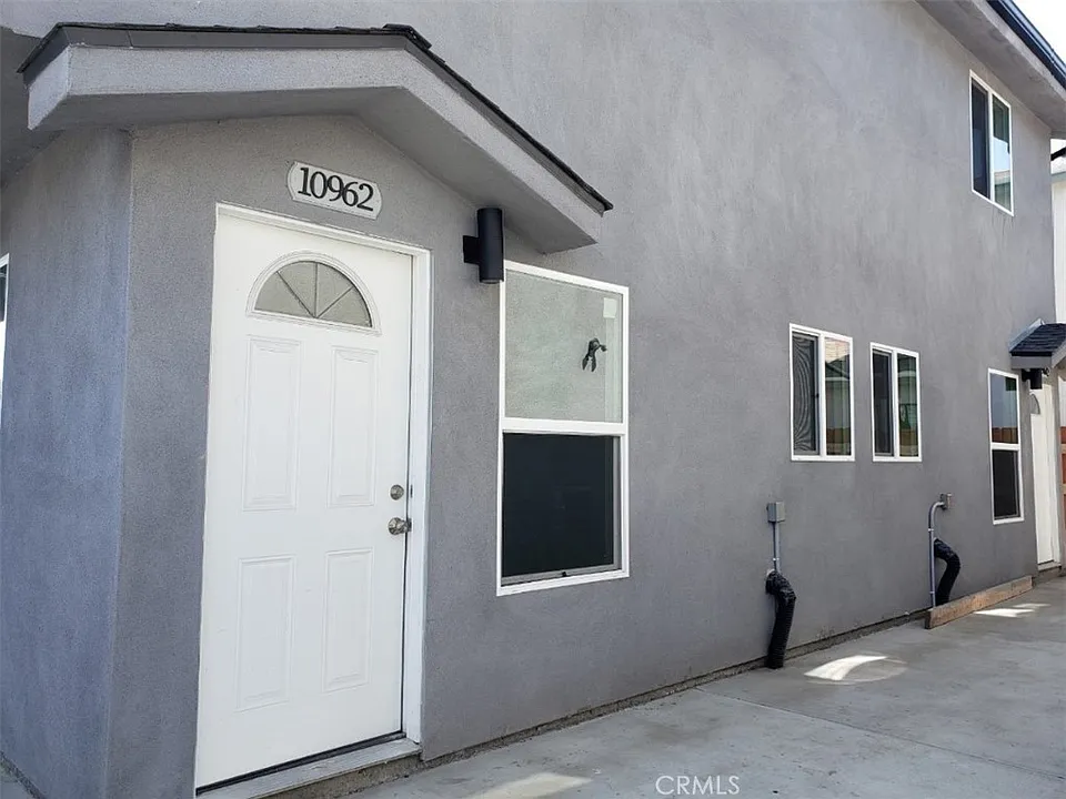 10962 Avalon Blvd