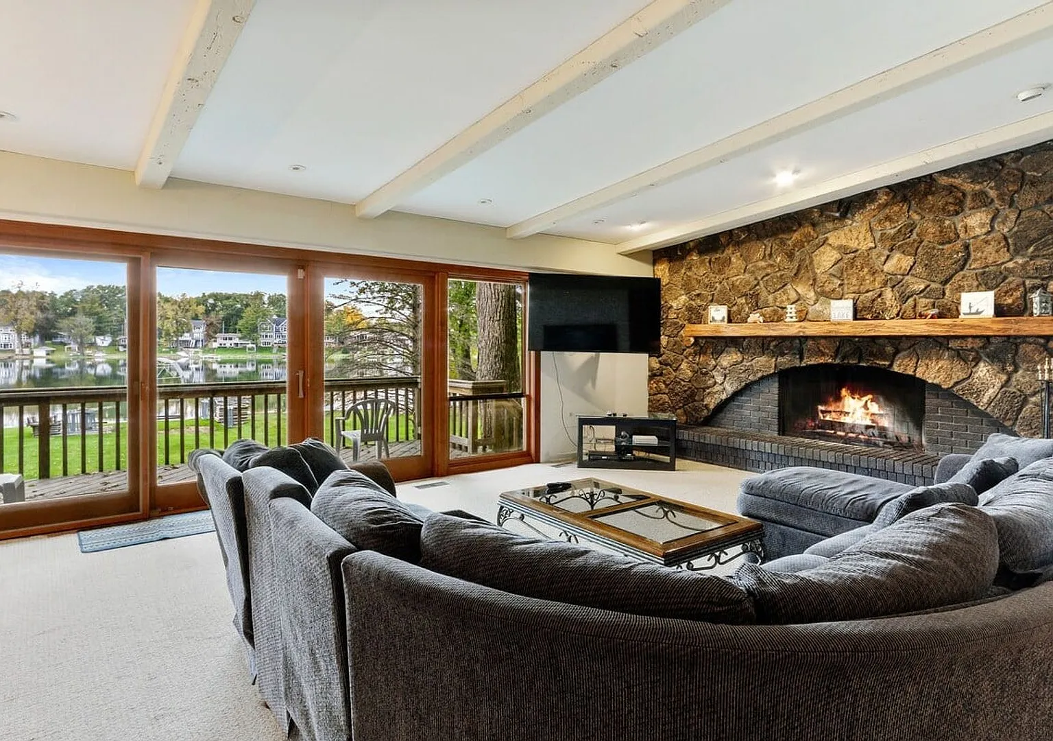 Powers Lake Waterfront Home with Private Pier Available for Monthly Rental — Photo 2